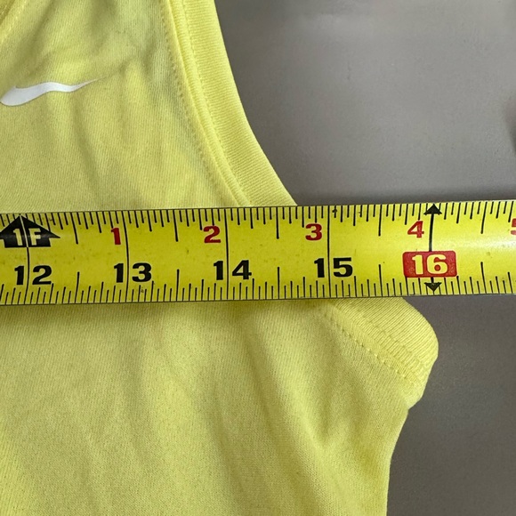 NIKE NWOT Light Yellow Tank Sleeveless Top Dri Fit Running Workout Medium - Picture 9 of 12
